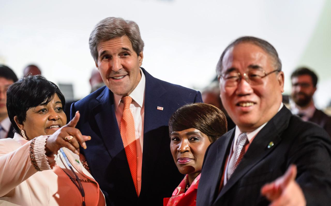 De Chinese klimaatgezant Xie Zhenhua en zijn Amerikaanse ambtgenoot John Kerry . 