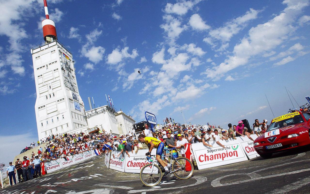 Lance Armstrong op de Mont Ventoux tijdens de Tour de France van 2002. Lance Armstrong op de Mont Ventoux tijdens de Tour de France van 2002.