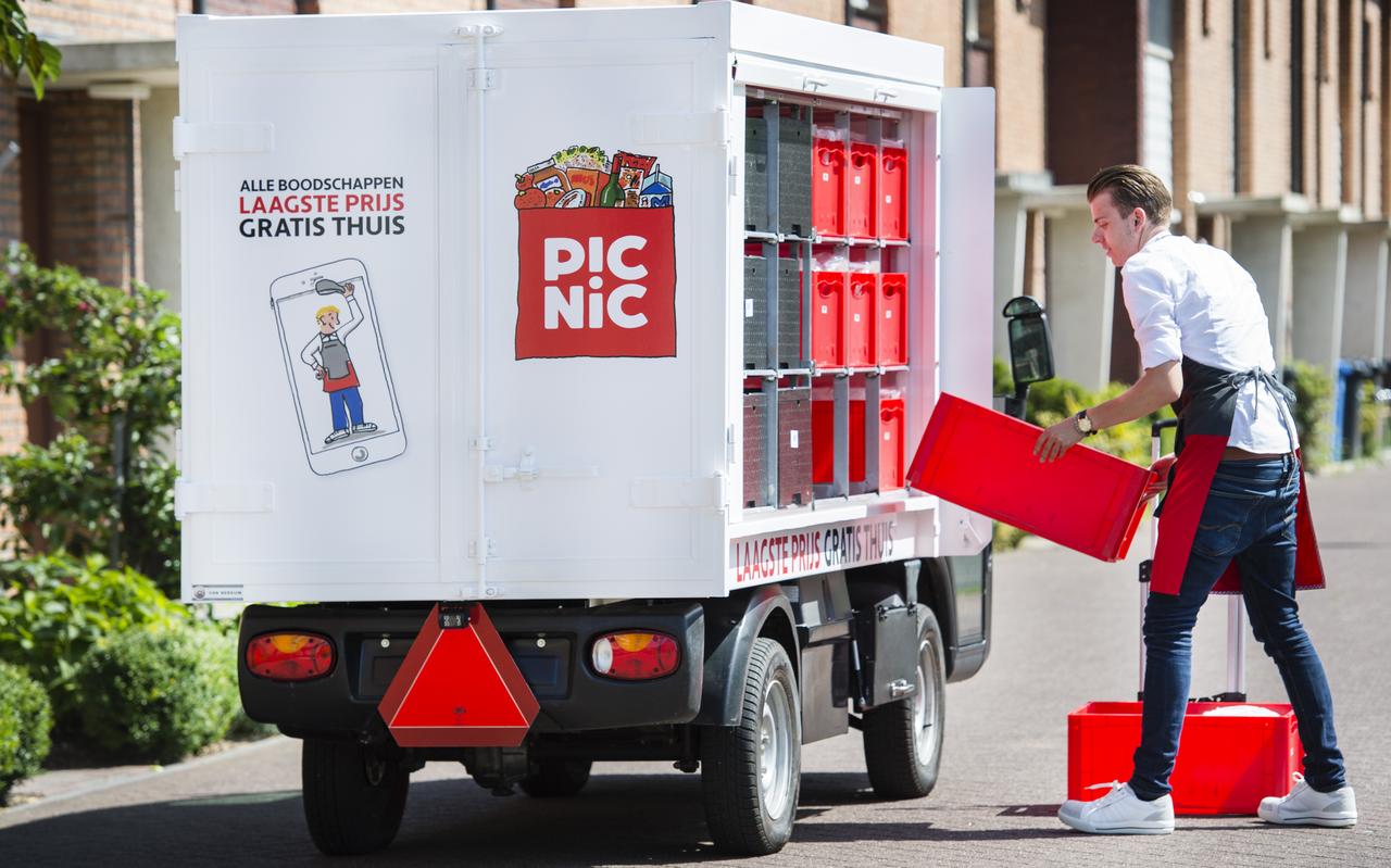 Picnic werkt met elektronische bezorgwagentjes die de boodschappen aan huis brengen. Picnic werkt met elektronische bezorgwagentjes die de boodschappen aan huis brengen.