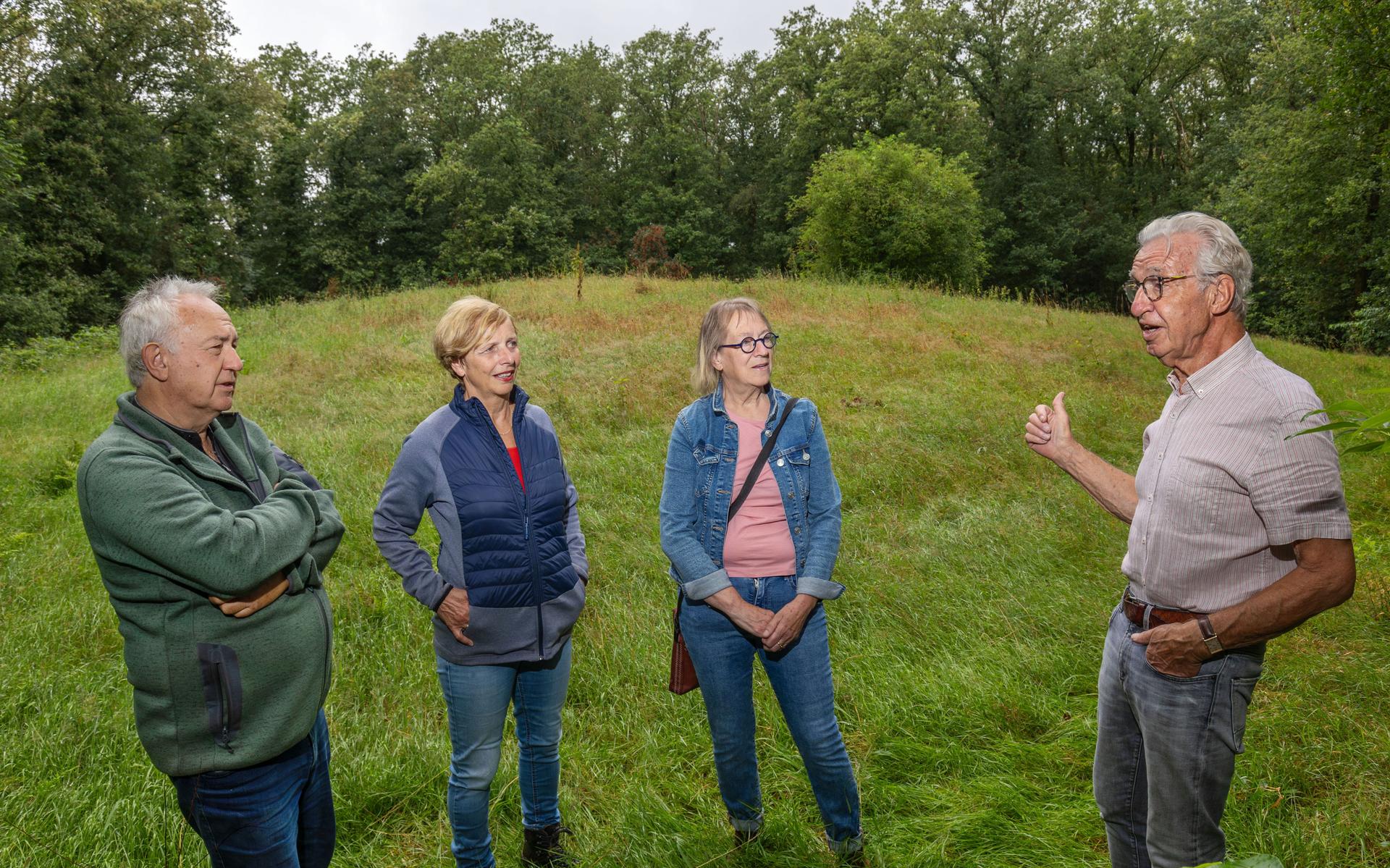 Stichting wil Kerkheuvel in Blesdijke in het licht zetten: ‘Hier kleven zo veel bijzondere verhalen 
