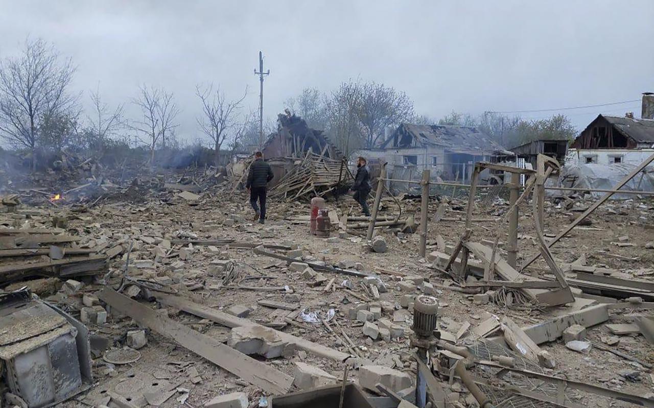 De ravage in de Oekraïense stad Pavlohrad na Russische raketaanvallen waarbij tientallen gewonden vielen, onder wie ook kinderen.