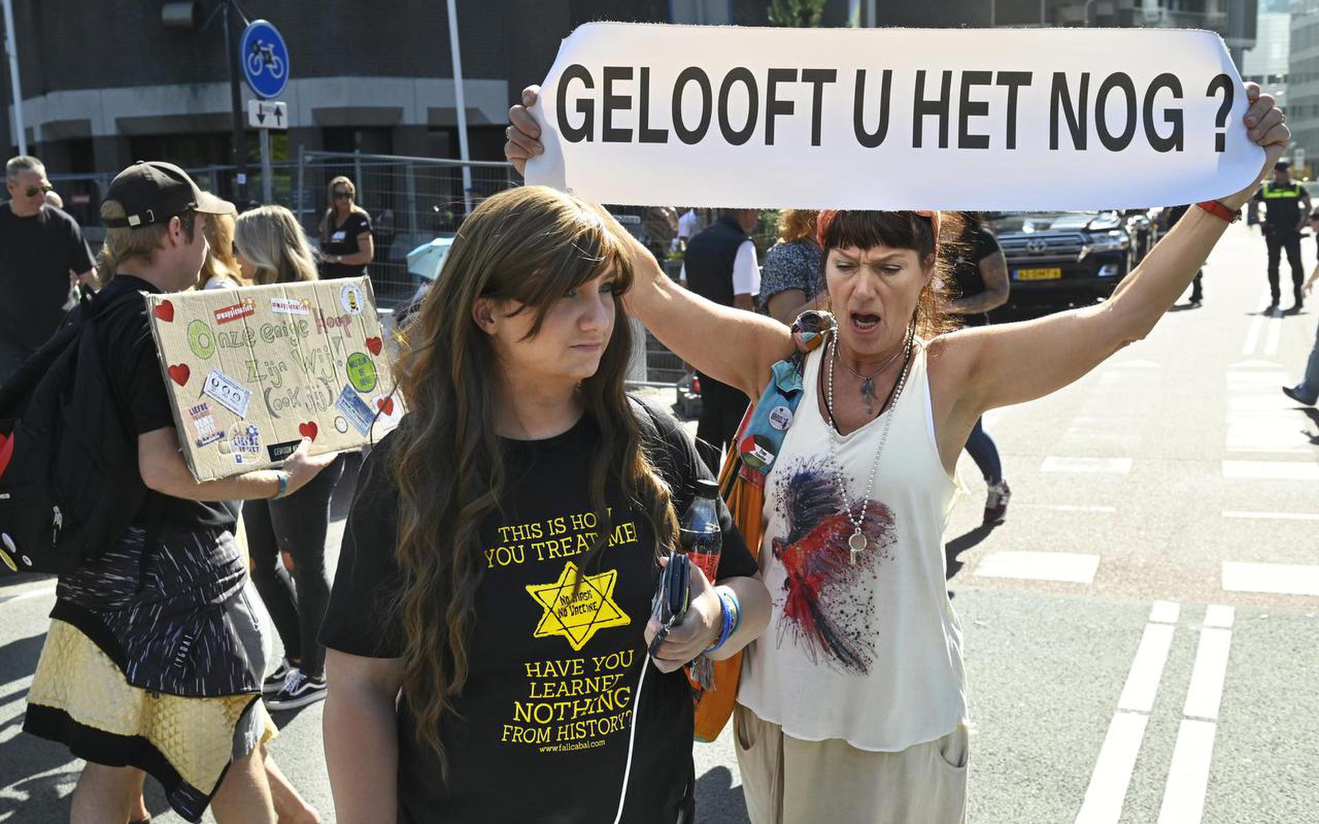 De Feiten Van De Holocaust Worden 77 Jaar Na De Bevrijding Van ...