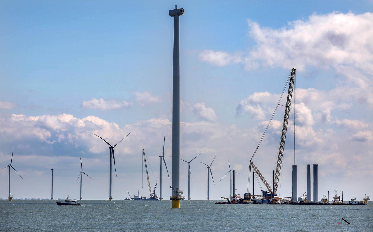 Windpark Fryslân in aanbouw, mei 2021. Windpark Fryslân in aanbouw, mei 2021.