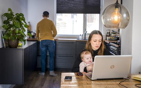 Twee op de drie moeders keert niet terug op het aantal uren dat ze werkte voordat ze kinderen kreeg.