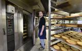 Niels van der Wal in zijn nieuwe bakkerij in Stiens. 