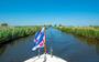 Een boot op een vaart.