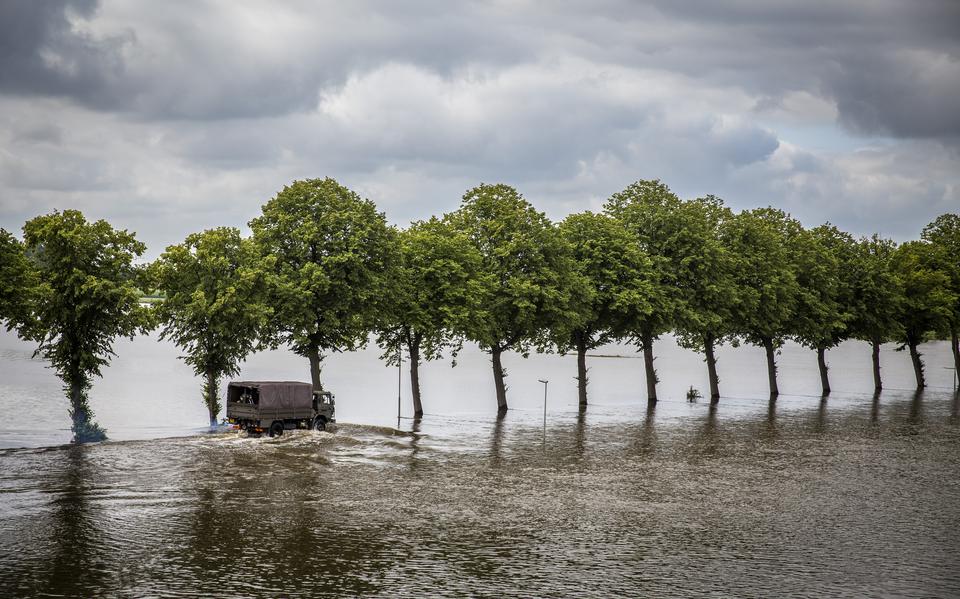 Defensie moest er aan te pas komen om bewoners te vervoeren tijdens de overstromingen in Limburg deze zomer.