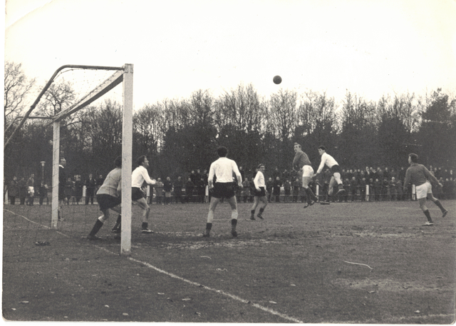 IJVC luistert jubileum op met een boek en een kampioenschap: 'Hier in IJlst doen we het met z’n alle