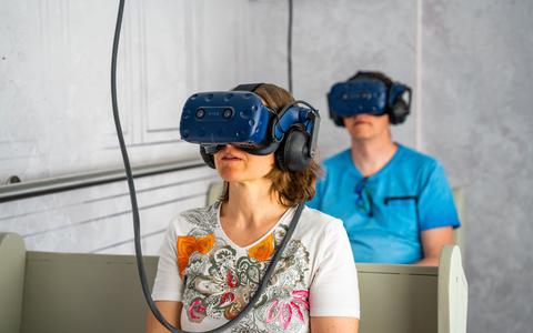 Zeecontainer met VR-brillen om Bach te beleven.