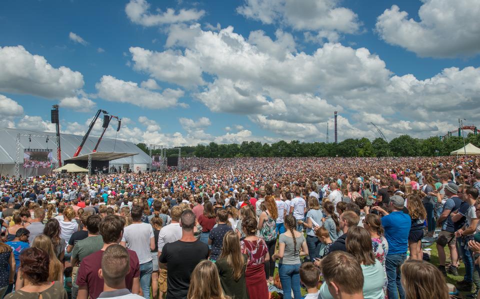 De sing-in op de Opwekking-conferentie in Biddinghuizen in 2018.