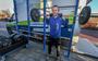 Sayan Bervoets van Fitstudio Sayan uit Oudehaske met zijn busje vol fitnessapparatuur. 