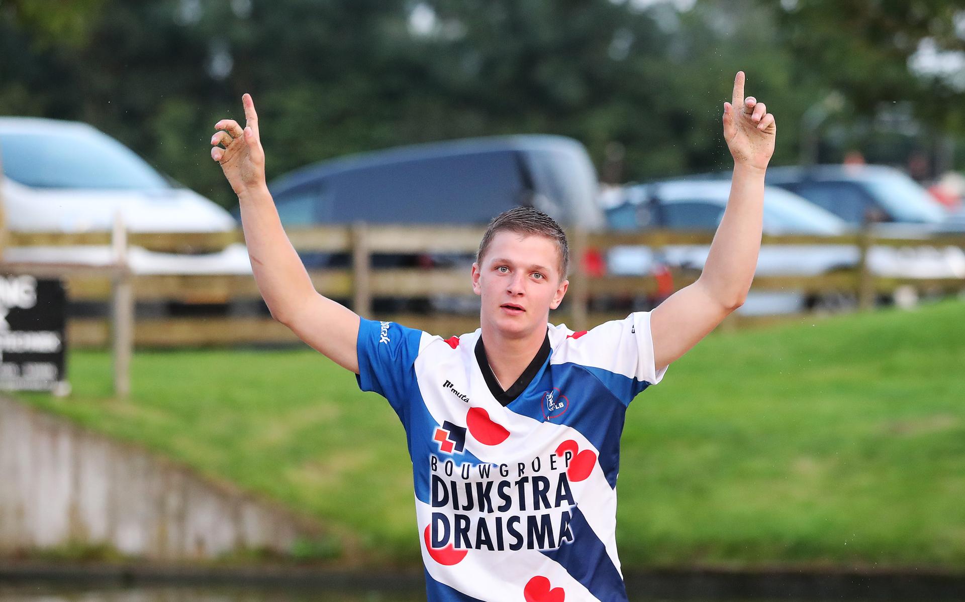 'Dieseltje' Wisse Broekstra raakt op stoom in IJlst en springt als junior verder dan alle senioren t