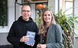 Thomas Quartier met Almatine Leene, de vorige Theoloog des Vaderlands.
