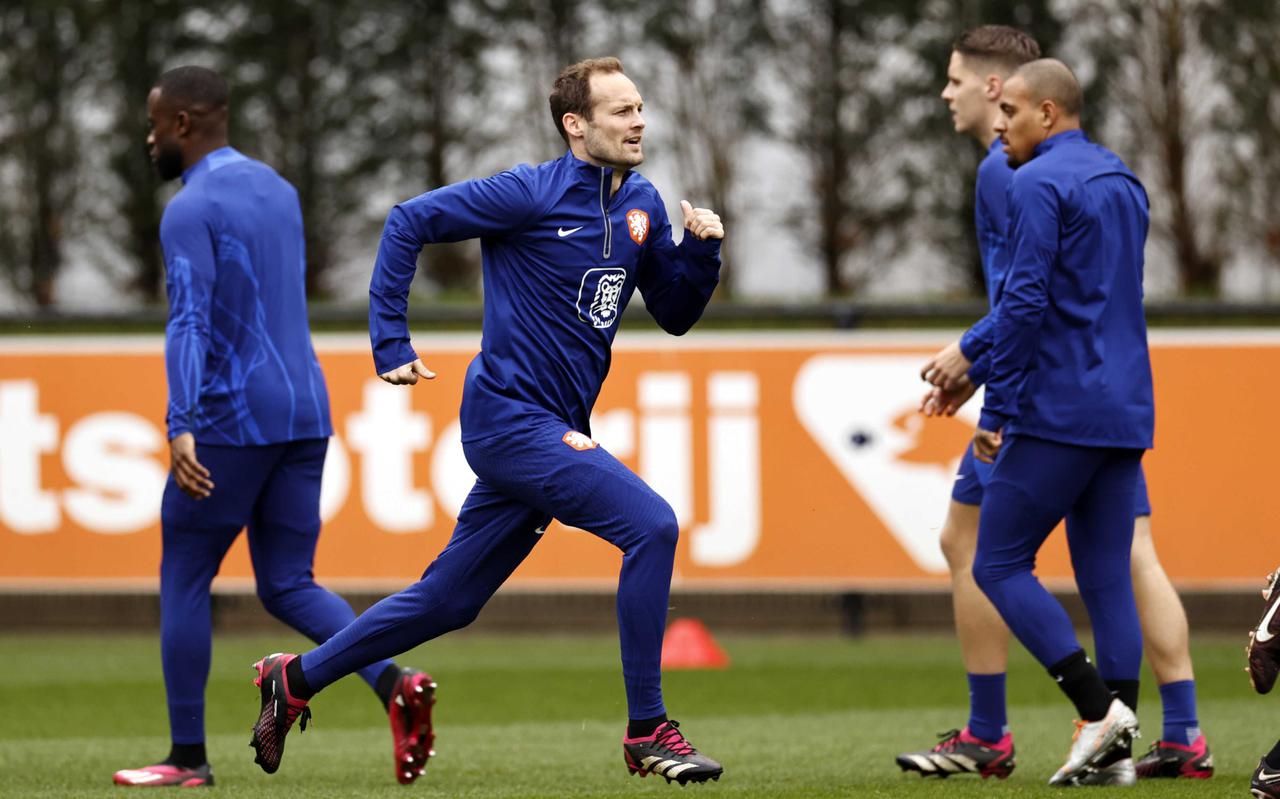 Daley Blind tijdens een training van het Nederlands elftal dinsdag in Zeist in de voorbereiding op de EK-kwalificatiewedstrijd tegen Frankrijk.