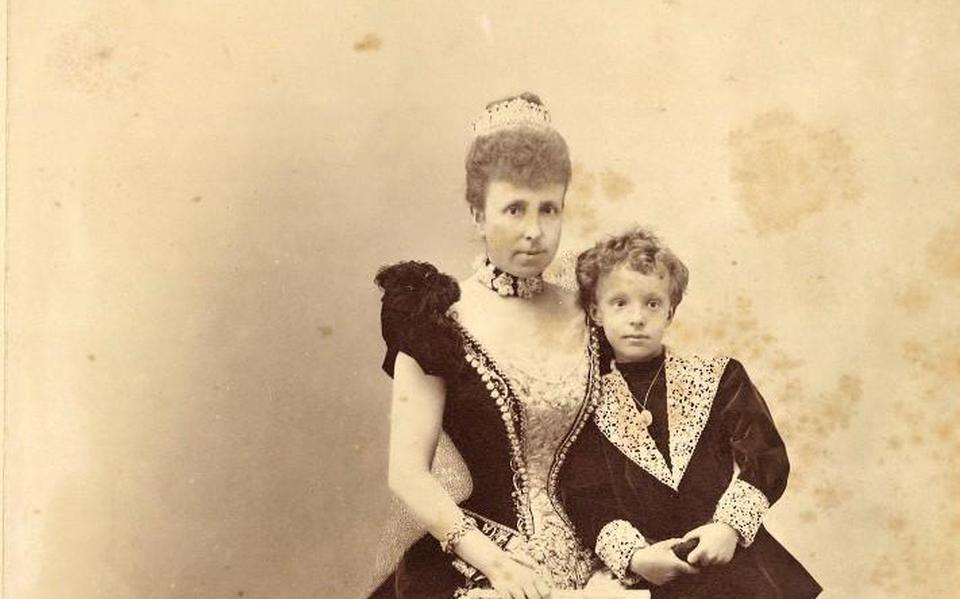 Alfonso XIII en zijn moeder Maria Cristina. 