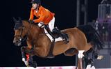 Maikel van der Vleuten met zijn paard Beauville Z op weg naar een medaille.