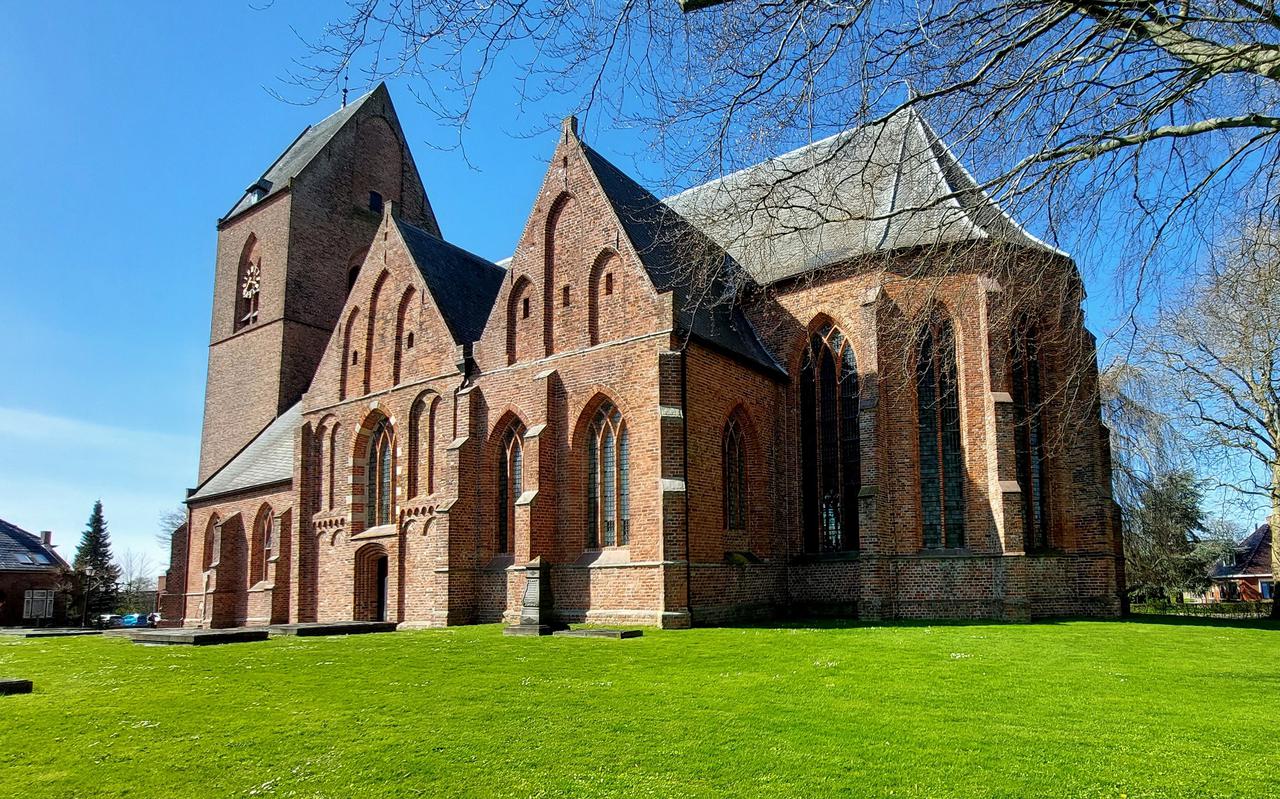 De Petrus- en Pauluskerk in Loppersum.