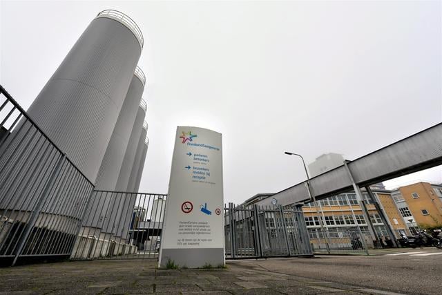 Werknemers FrieslandCampina Leeuwarden leggen zestien uur het werk neer