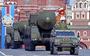 Het Russische leger showt een afvuursysteem voor intercontinentale raketten bij een parade in 2012. 
