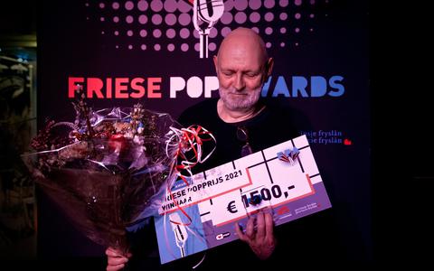 Sjouke Nauta van stichting Friesland Pop ontving zaterdag de Friese Popprijs voor zijn inzet voor de popscène in Fryslân.