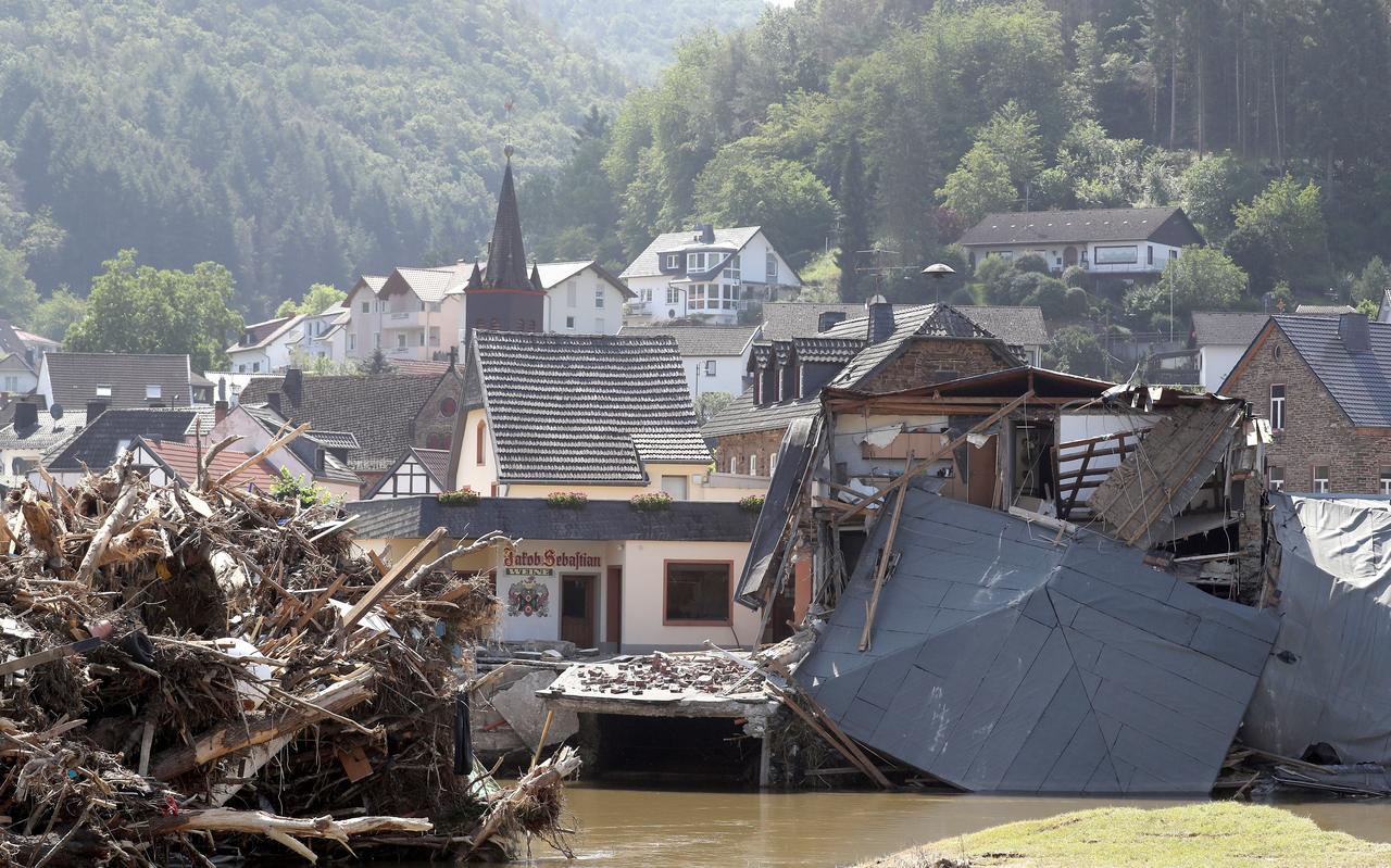 Het zwaargetroffen Ahrweiler in de Eifel. Het zwaargetroffen Ahrweiler in de Eifel.