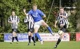 Spelmoment uit de wedstrijd St. Annaparochie - ONB (in het blauw) op 6 oktober 2014. Beide clubs maken de overstap van het zondag- naar het zaterdagvoetbal. ONB doet dat deze zomer, St. Annaparochie volgend jaar zomer.