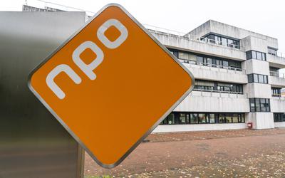 Het logo van de Nederlandse Publieke Omroep NPO in het mediapark in Hilversum. 
