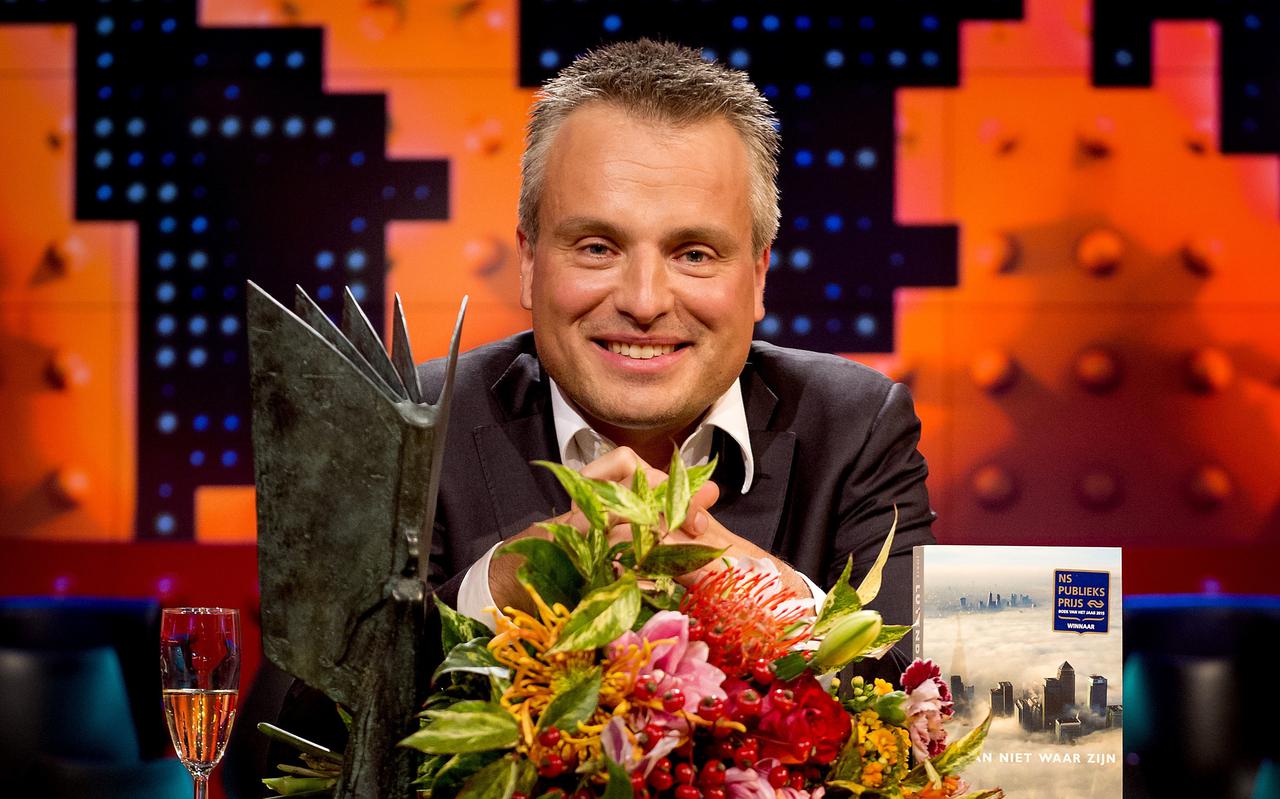 Joris Luyendijk won de NS Publieksprijs 2015 voor zijn boek Dit kan niet waar zijn. 