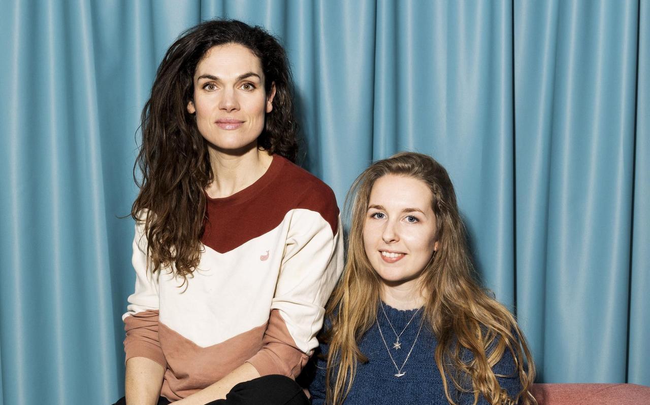Anne-Goaitske Breteler (rechts) maakte een podcastserie over de walvisvaart met actrice Anna Drijver.