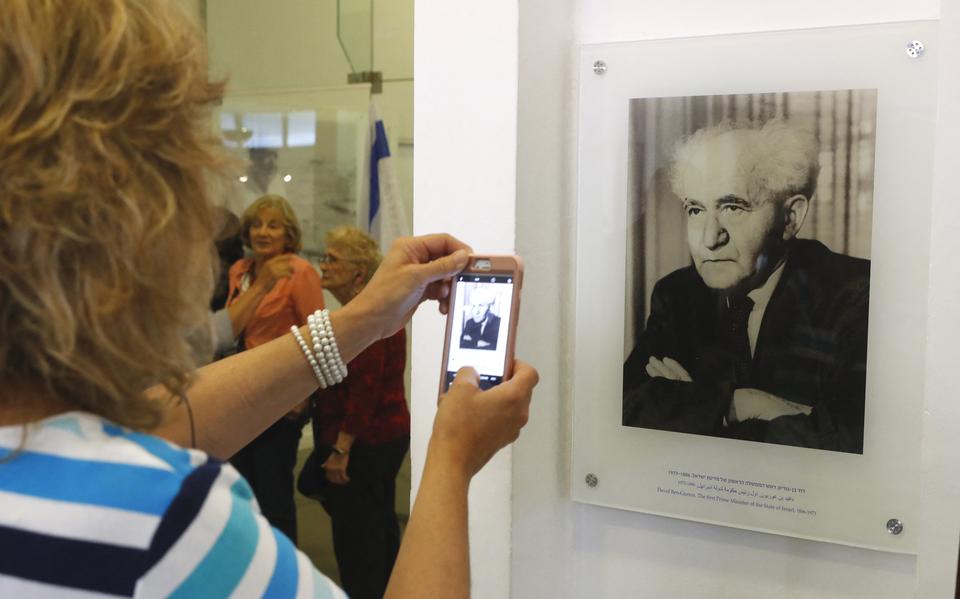 Portret van Ben Goerion in een museum in Tel Aviv.  