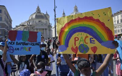 Jongeren voor de vrede, de jeugdbeweging van de katholieke beweging van Sant'Egidio, demonstreren voor de vrede in Rome. 