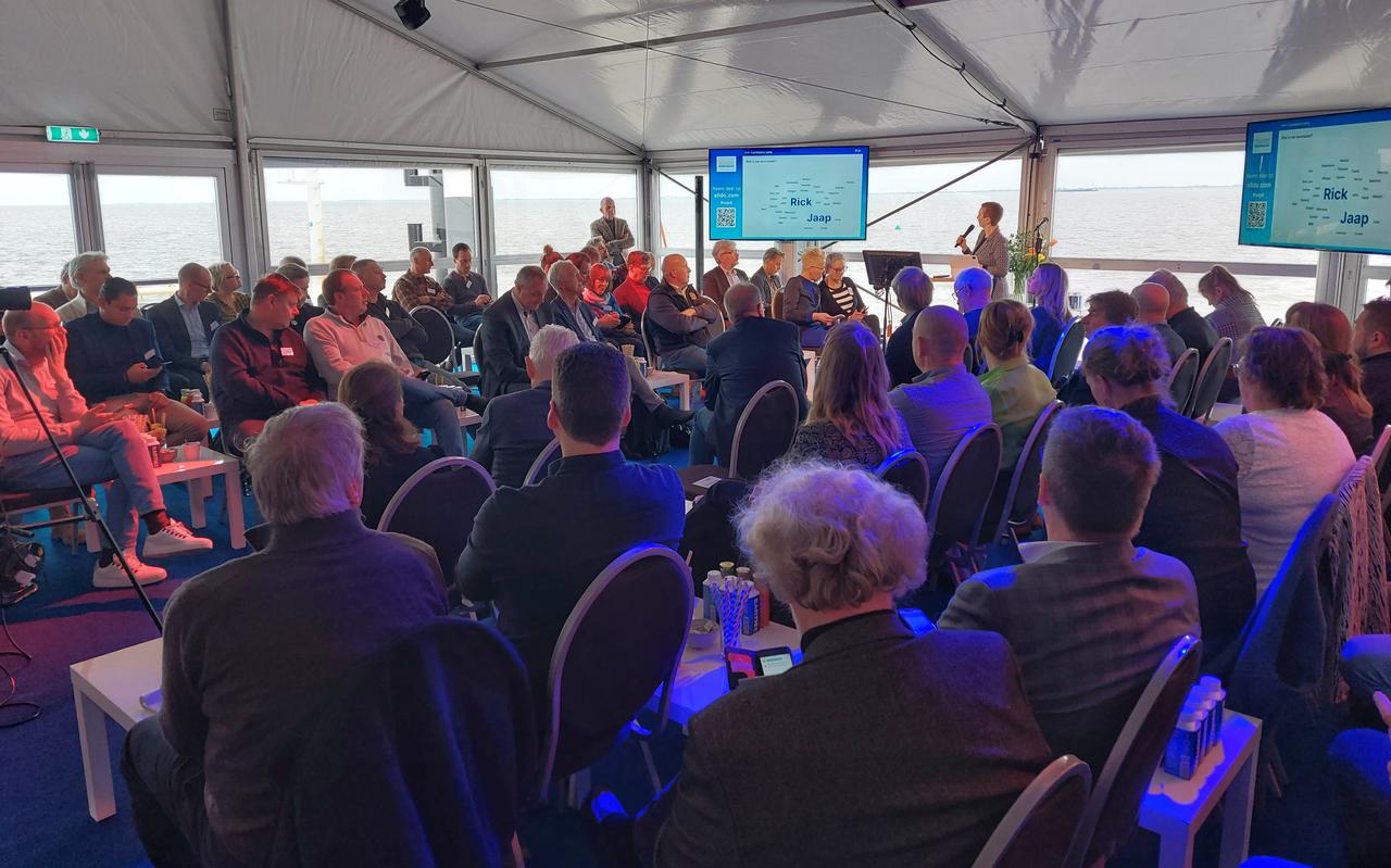 Wagenborg organiseerde donderdag op de veerdam van Nes een debat over de bereikbaarheid van Ameland en Schiermonnikoog.