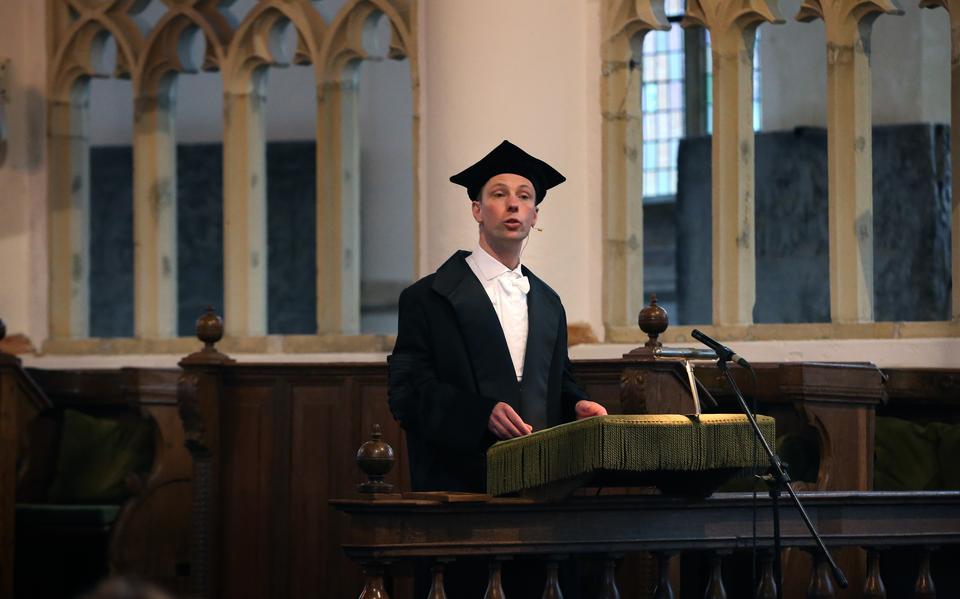 Marijn Molema tijdens zijn oratie in de Martinikerk in Franeker. 
