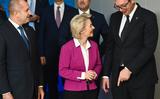 Europees Commissievoorzitter Ursula von der Leyen (m) waarschuwt dat de invloed van de EU dreigt te tanen als het geduld van de aspirant-lidstaten op de westelijke Balkan verder op de proef wordt gesteld.