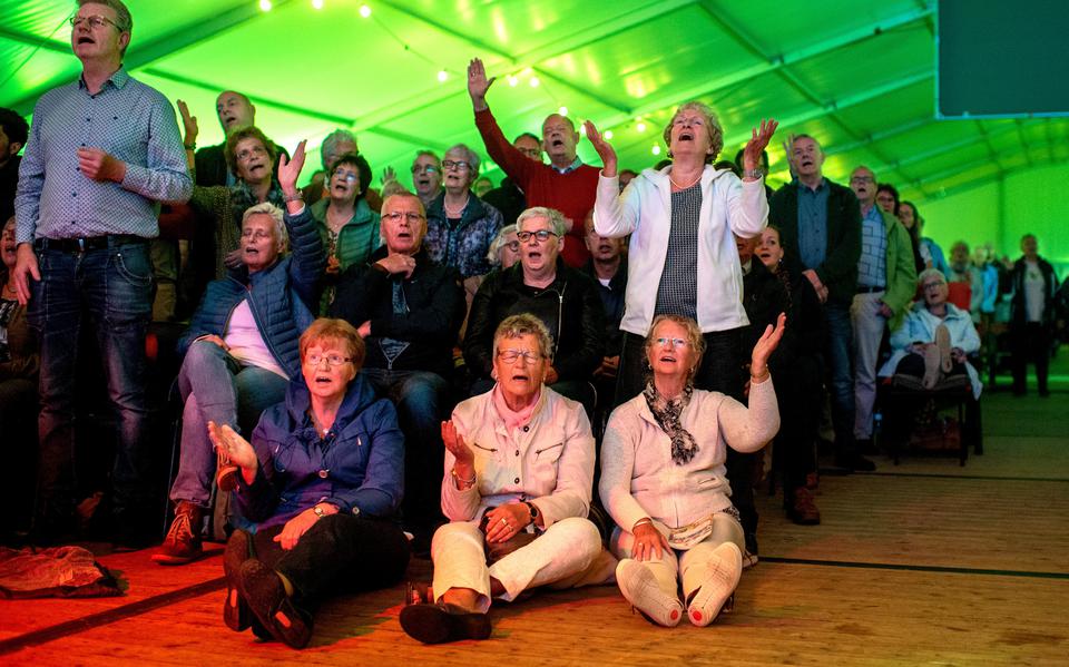 Samenzang op de dertigste editie van het Strandheem Festival in 2019. 