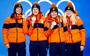 Selma Poutsma, Suzanne Schulting, Yara van Kerkhof en Xandra Velzeboer (vlnr) worden gehuldigd op Beijing Medal Plaza voor hun gouden medaille op de aflossing.