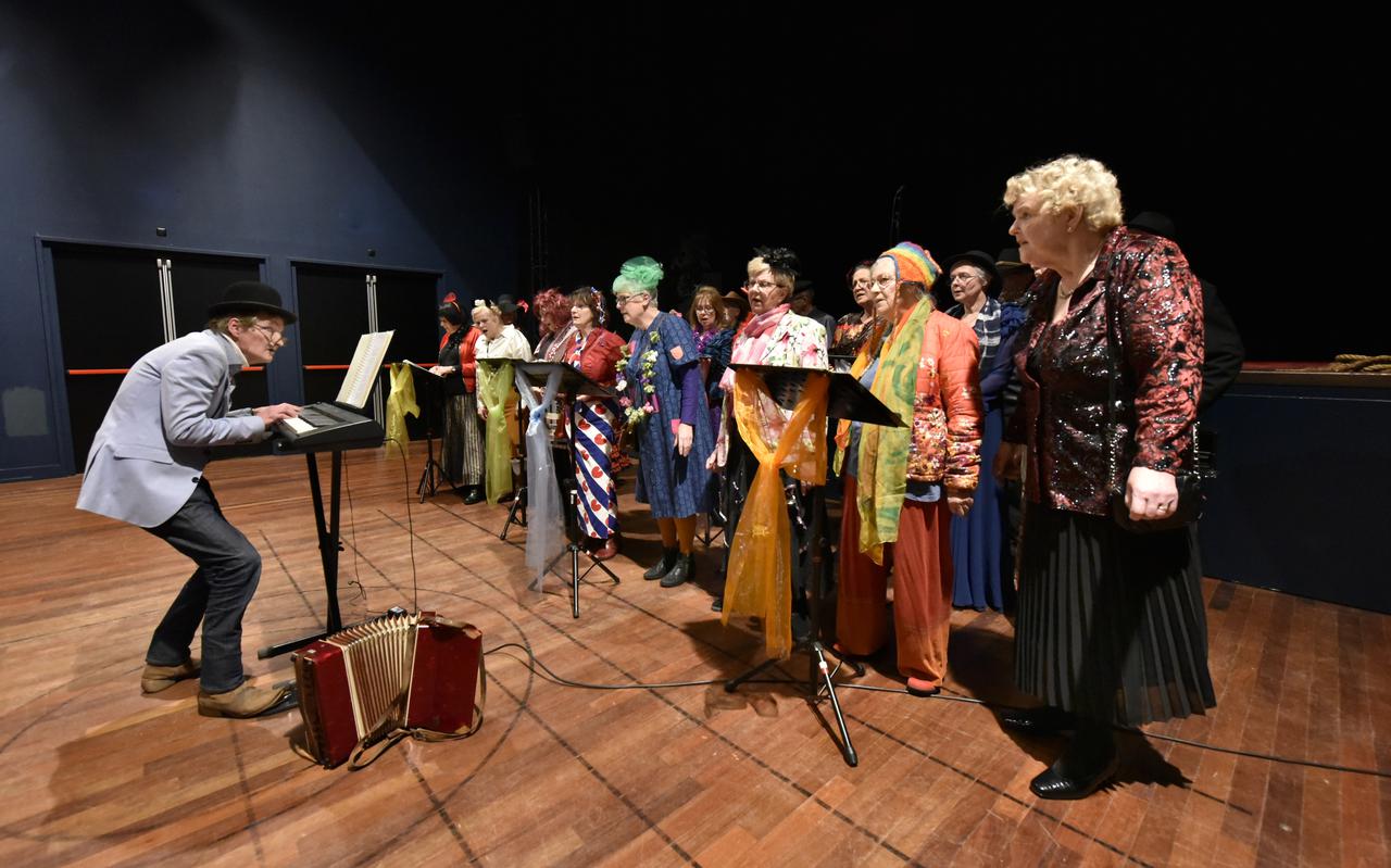 Optreden tijdens het korenfestival in Burdaard, zondag 29 januari 2023.