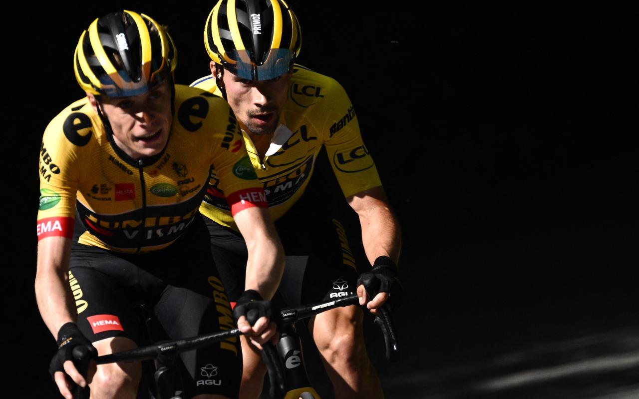 Jonas Vingegaard (l) en zijn kopman Primoz Roglic reden tijdens het Criterium du Dauphiné begin juni alle concurrentie uit het wiel. Jonas Vingegaard (l) en zijn kopman Primoz Roglic reden tijdens het Criterium du Dauphiné begin juni alle concurrentie uit het wiel.