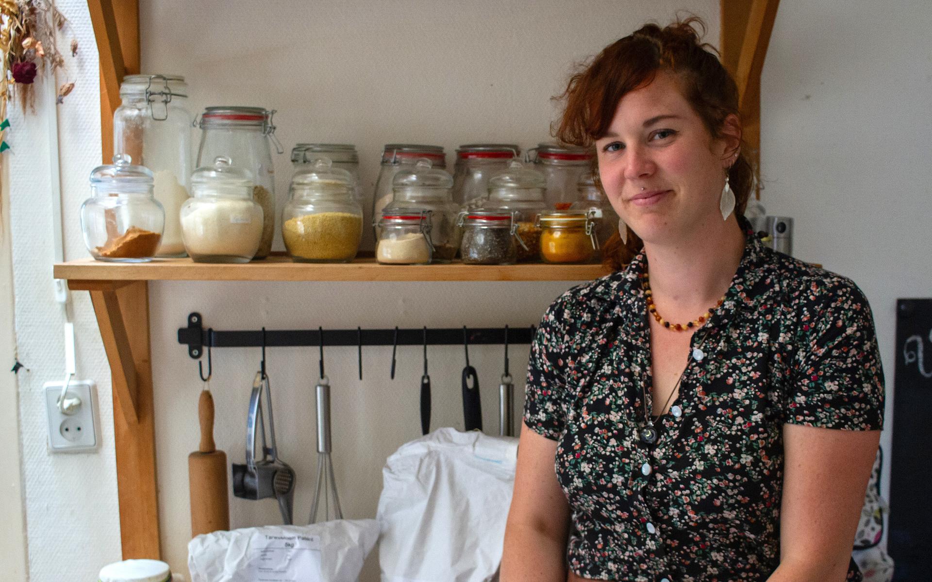 Hoe doe je boodschappen zonder afval te produceren? Aafke Planting uit Reduzum neemt je mee op een d