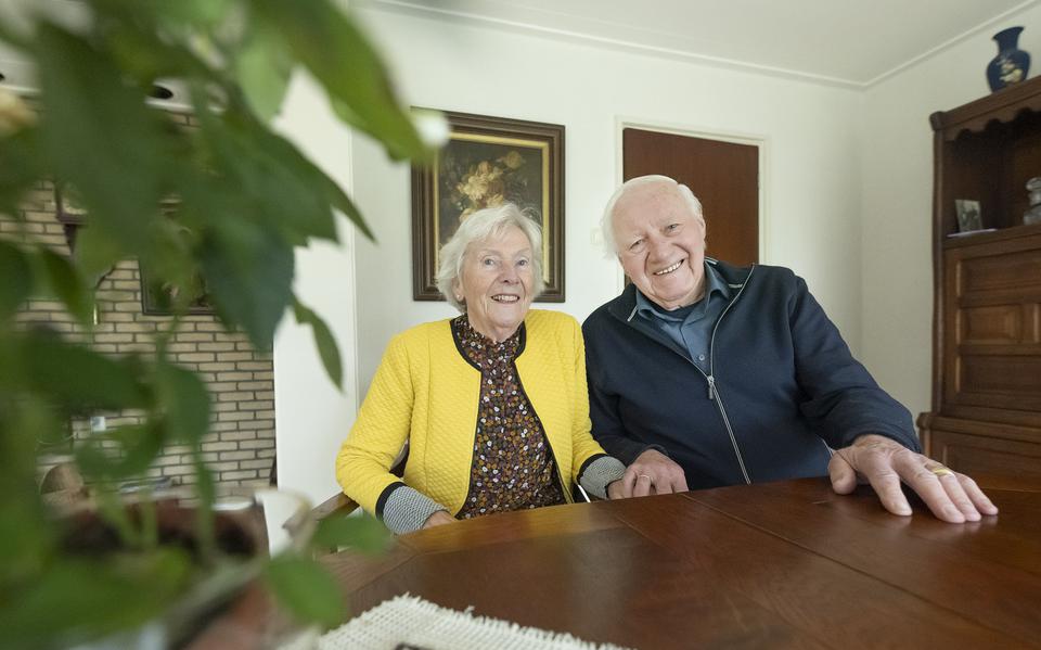 Rients en Akkelina van der Ploeg uit Hurdegaryp vieren 10 december hun 65-jarig huwelijk. 