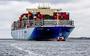 Containerschip op zee. 
