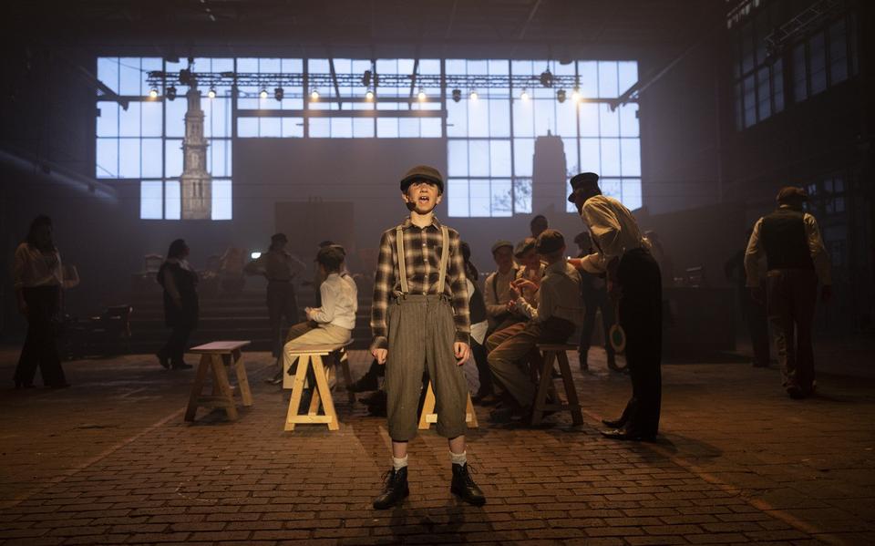 Scène uit de musical Ciske de rat in De Sluisfabriek in Drachten.
