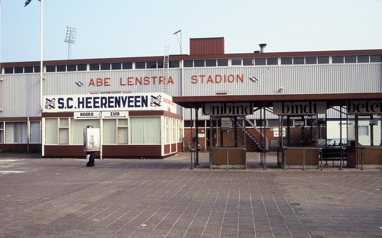 Het oude Abe Lenstra stadion eind jaren tachtig, beginjaren negentig van de vorige eeuw. Unibind was tussen 1998 en 1993 hoofdsponsor van sc Heerenveen