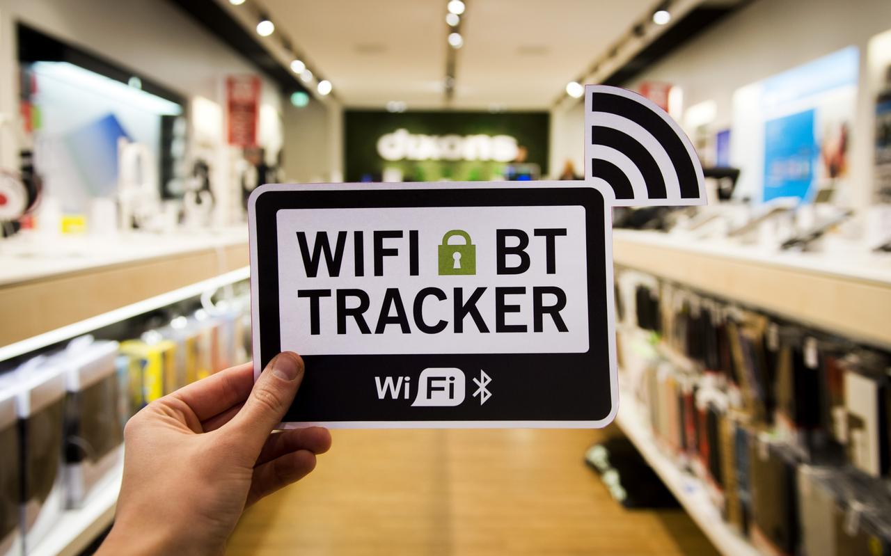 Waarschuwingsbordje voor de wifi-tracker in een winkel. Waarschuwingsbordje voor de wifi-tracker in een winkel.