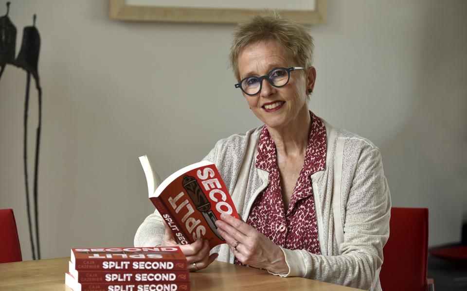 Jeugdboekenschrijfster Caja Cazemier met haar nieuwste boek Split Second.