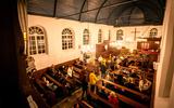 In de Stephanuskerk in Oldeholtpade was in maart een speciale kerkdienst met avondmaal voor en met Oekraïners.