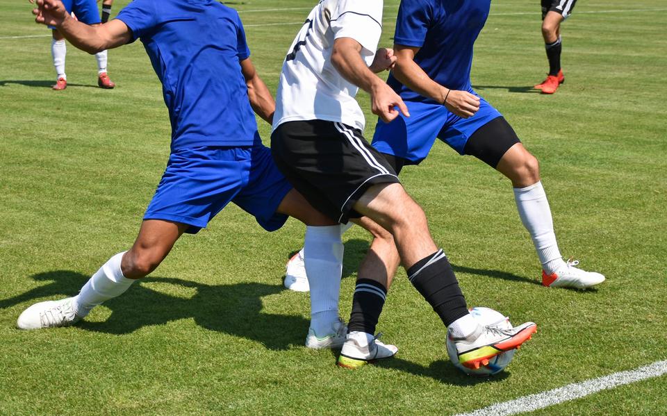 De wedstrijd wordt zondag op het veld van FC Harlingen gespeeld.