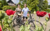 Chris Semplonius uit Feanwâlden gaat driehonderd kilometer fietsen om geld op te halen voor de medische kosten van zijn zieke nichtje Gryteke Schievink.