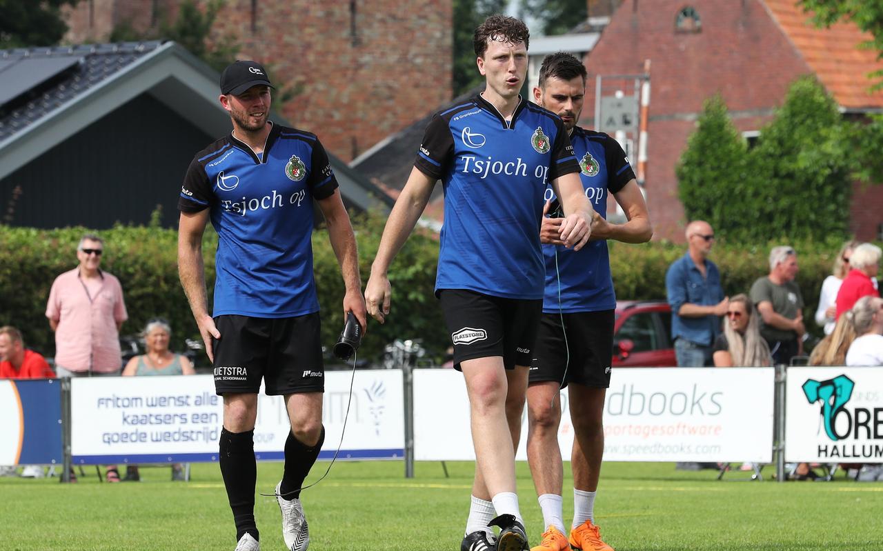 Koning Bauke Triemstra gaat voorop in de strijd. Dylan Drent (l) en Hans Wassenaar volgen. Koning Bauke Triemstra gaat voorop in de strijd. Dylan Drent (l) en Hans Wassenaar volgen.