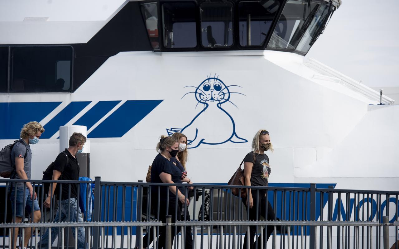 Mondkapjes op de boot zijn verplicht. Mondkapjes op de boot zijn verplicht.